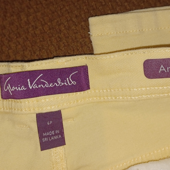 2 pair Gloria Vanderbuilt Amanda Jeans Size 6P - Picture 3 of 3